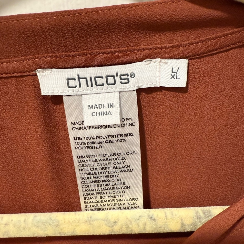 Chico’s Blouse- Two Tone - Picture 4 of 6